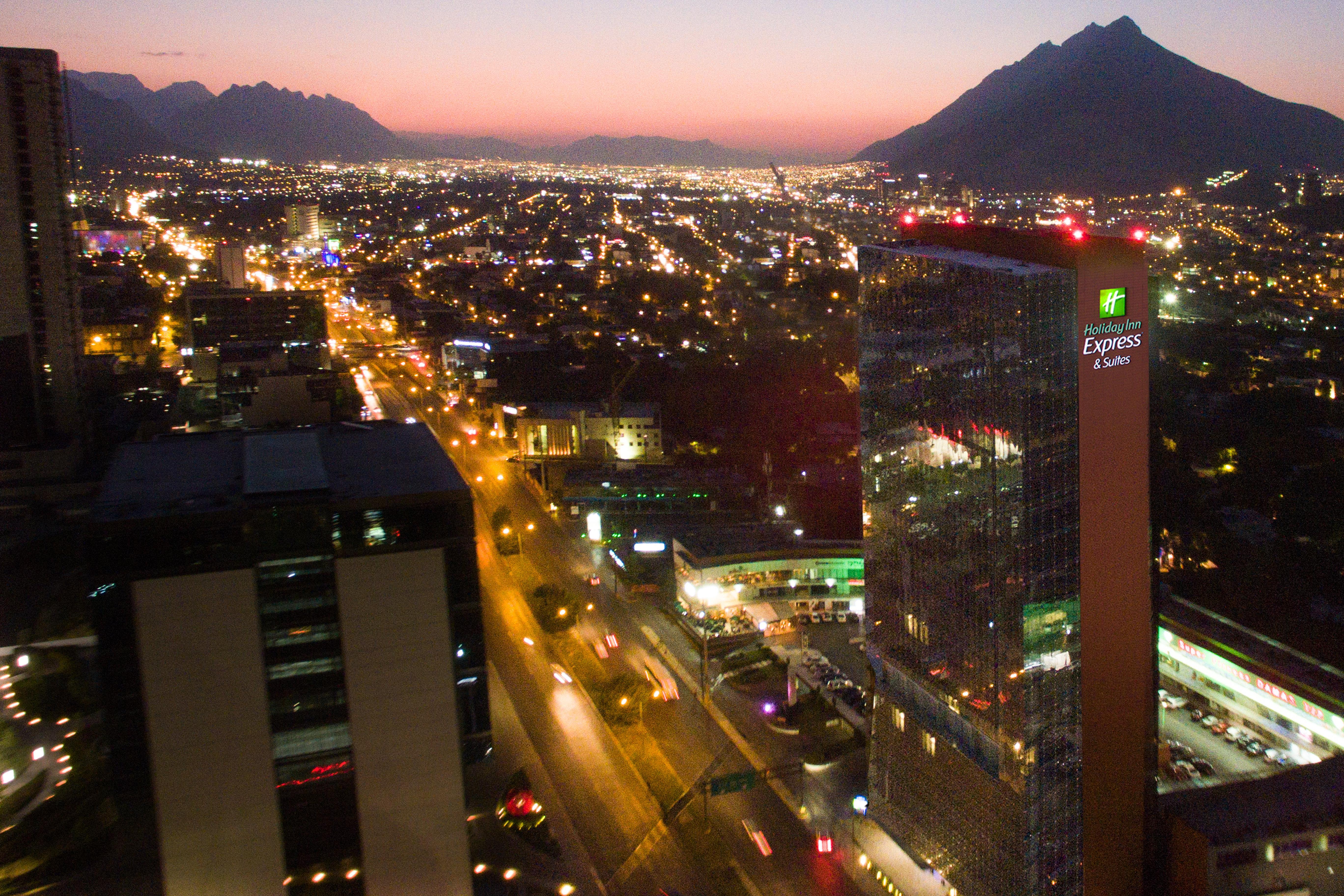 Holiday Inn Express & Suites Monterrey Valle By Ihg San Pedro Garza Garcia Esterno foto